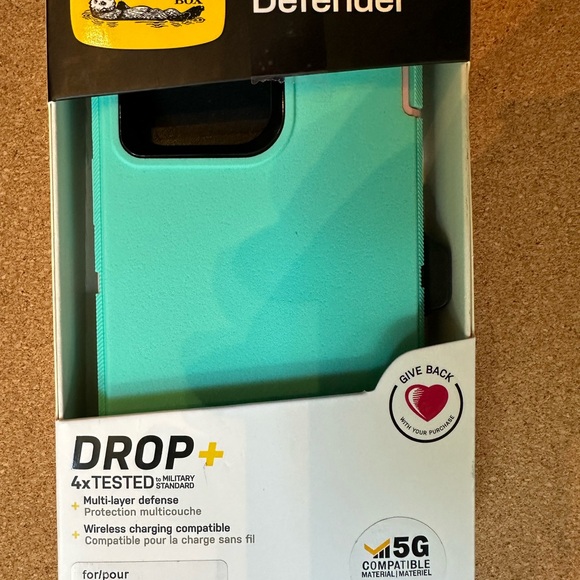 Cell protector for iPhones 15 Pro Max - Picture 2 of 5